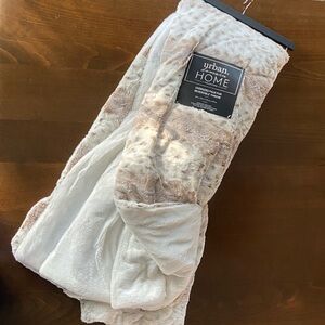 Urban Domain Home Oversized Faux Fur Reversible Throw Cream & Snow Leopard Print